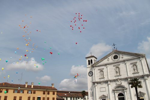 palloncini nel cielo